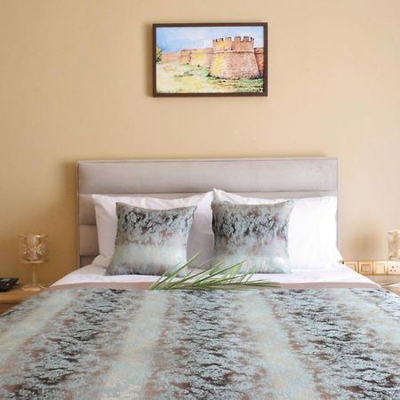 Golden Palms Guest House & Cafe Famagusta  Bagian luar foto