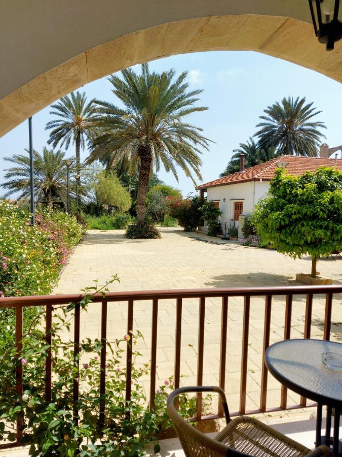 Golden Palms Guest House & Cafe Famagusta  Bagian luar foto