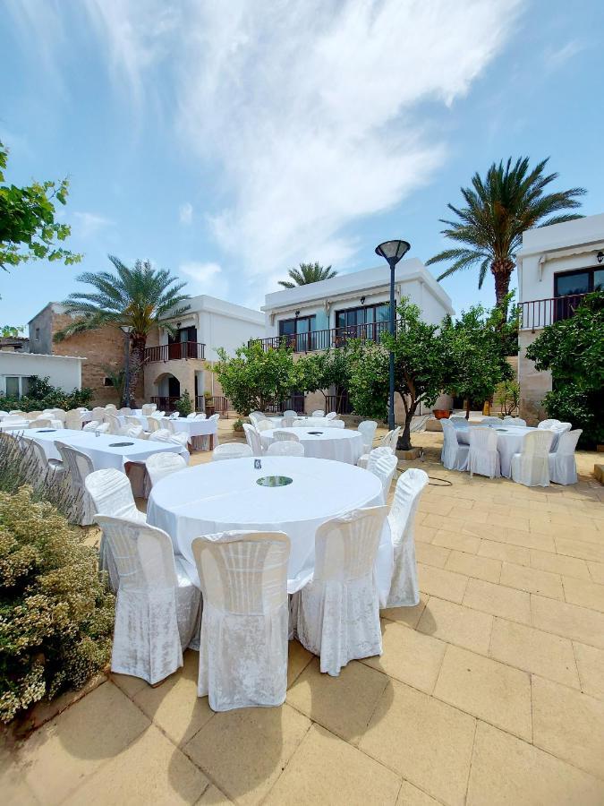 Golden Palms Guest House & Cafe Famagusta  Bagian luar foto