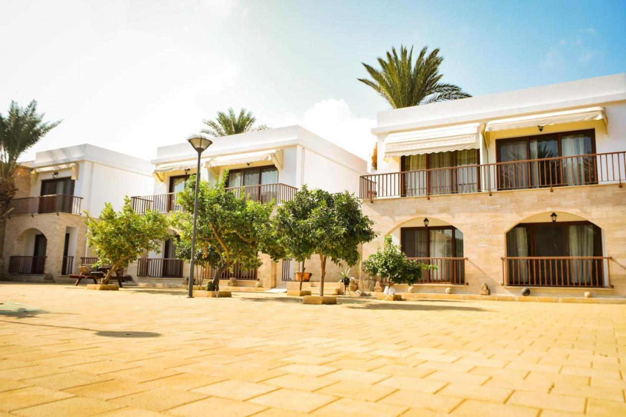 Golden Palms Guest House & Cafe Famagusta  Bagian luar foto