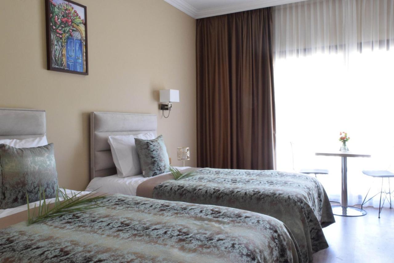 Golden Palms Guest House & Cafe Famagusta  Bagian luar foto
