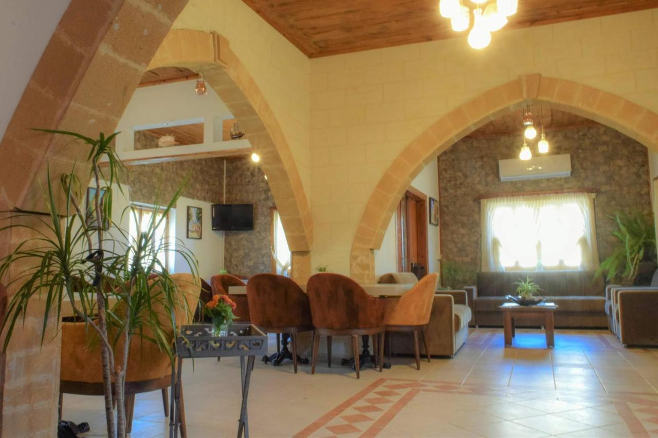 Golden Palms Guest House & Cafe Famagusta  Bagian luar foto