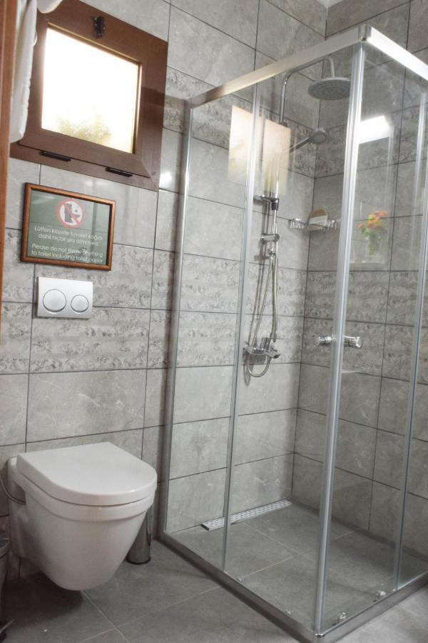 Golden Palms Guest House & Cafe Famagusta  Bagian luar foto